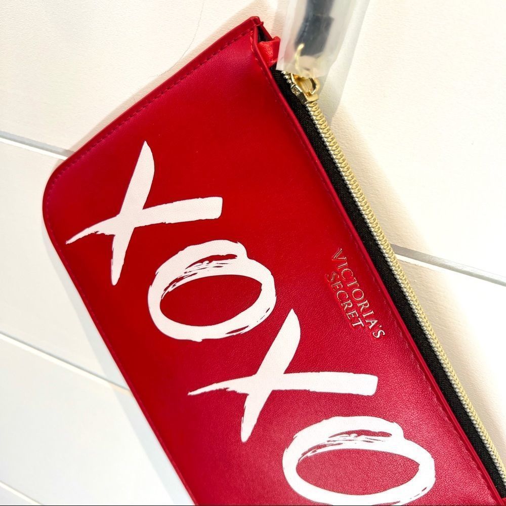 NEW Victoria’s Secret Red XOXO wristlet